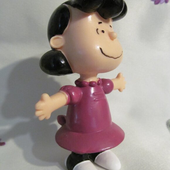 Peanuts Gang Lucy Van Pelt Toy Figure UFS Hard Rubber 4" Mint Condition - Picture 4 of 10